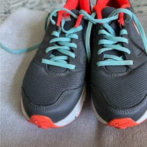 Nike Gray and Red Athletic Shoes with Modern Design